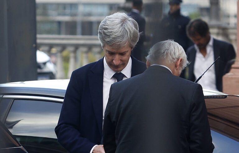 pide - El FMI pide el cambio del esquema cambiario y pone en tensión al plan de Caputo
