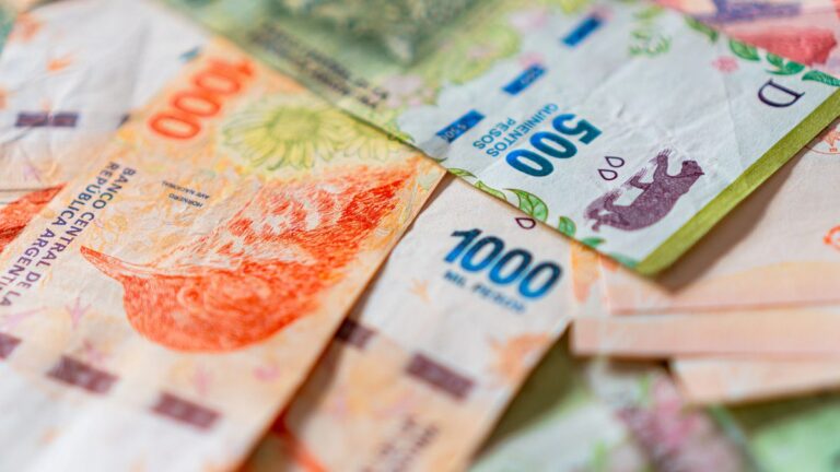 salarios - Los salarios registrados cayeron por séptimo mes