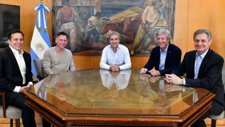 Luis - Luis Caputo y Santiago Bausili se reunieron con Peter Thiel