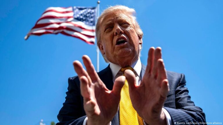 Trump - Trump pedirá a Xi "abrir" China a empresas estadounidenses