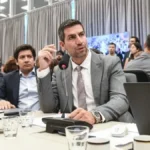 nombre - "A mi nombre": diputado libertario cayó al Congreso con un auto de 200.000 dólares