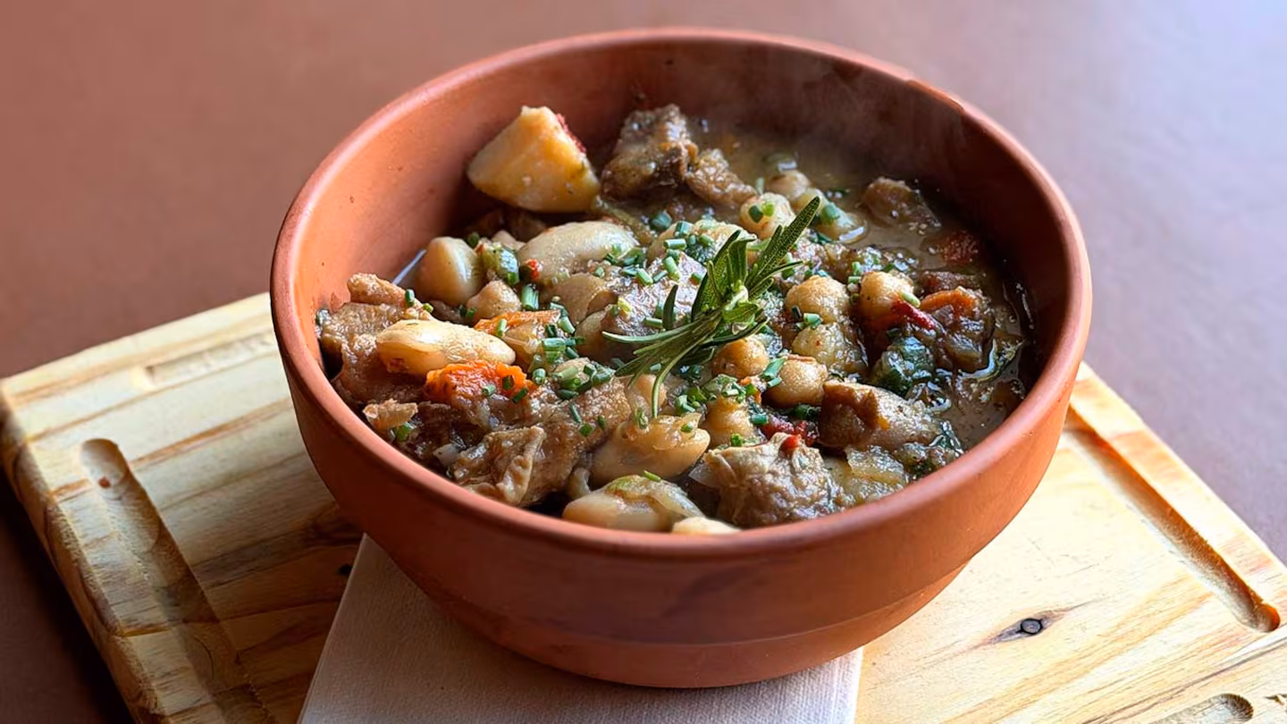 lugares - 25 lugares para celebrar el 25 de Mayo con locro, empanadas y cocina criolla en Buenos Aires