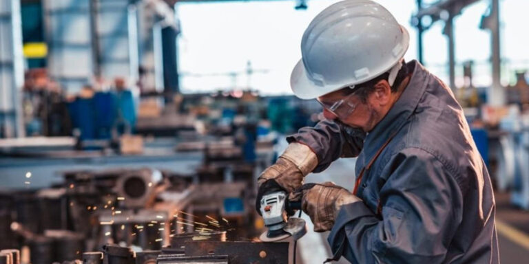 Dato - Dato a Febrero 2026: Las empresas de mas de 500 trabajadores son las que despiden, las pymes son las que cierran por Milei