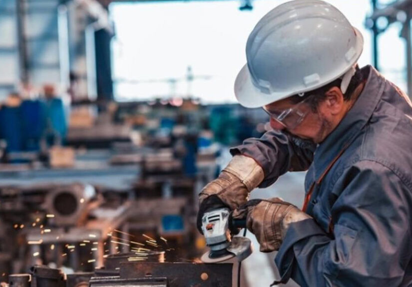 Dato - Dato a Febrero 2026: Las empresas de mas de 500 trabajadores son las que despiden, las pymes son las que cierran por Milei