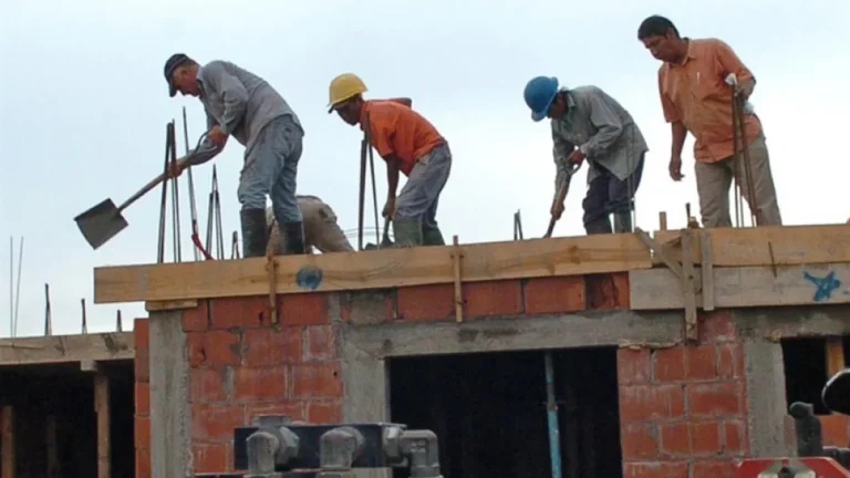 Empleo - Empleo: advierten que la informalidad persistente en América Latina pone un límite estructural a la baja de la pobreza