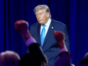 Donald Trump amenaza a la Unión Europea con aranceles del 10