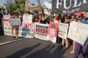 Despidos en el mayorista Lustramax: trabajadores denuncian que les pagan con pap