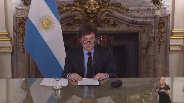 Javier Milei, gobierno — El Gobierno analiza anunciar por cadena nacional la reforma del Banco Central
