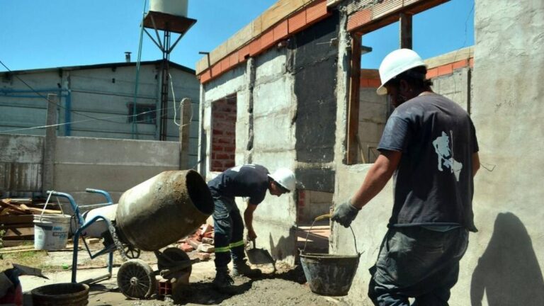 Del reconocimiento a la mano de obra barata: el esquema laboral que promueve Milei