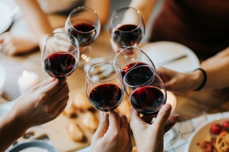 “Es triste decirlo”: advierten que el envase de una botella de vino vale más que lo que lleva adentro
