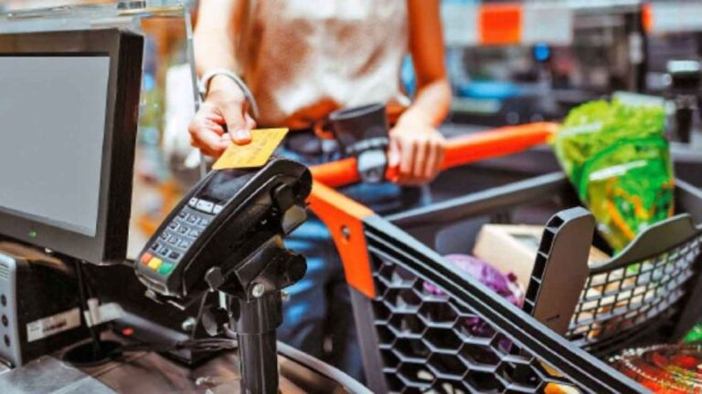"No es una elección, es supervivencia": 9 de cada 10 familias cordobesas financian la compra de alimentos