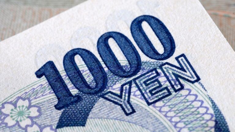 Alerta en mercados: el yen se hundió a su nivel más bajo en casi 40 años frente al dólar, ¿qué hay detrás?