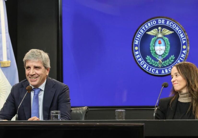 Gobierno Nacional, Luis Caputo — Dólares del colchón: Luis Caputo adelantó que si se paga el próximo vencimiento de Ganancias se asegura el tapón fiscal