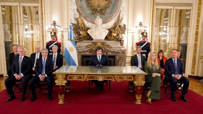 Banco Central de la República Argentina, Javier Milei — Javier Milei anunció la reforma a la Carta Orgánica del BCRA: críticas al kirchnerismo, "shutdown" e incentivos para el dólar colchón
