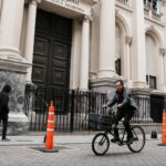 Antes de la cadena nacional de Milei, el Banco Central volvió a comprar dólares y superó los USD 2.000 millones en julio - Infobae