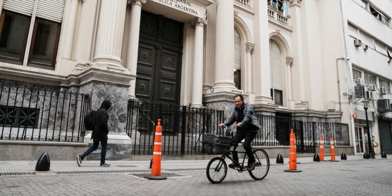 Antes de la cadena nacional de Milei, el Banco Central volvió a comprar dólares y superó los USD 2.000 millones en julio - Infobae
