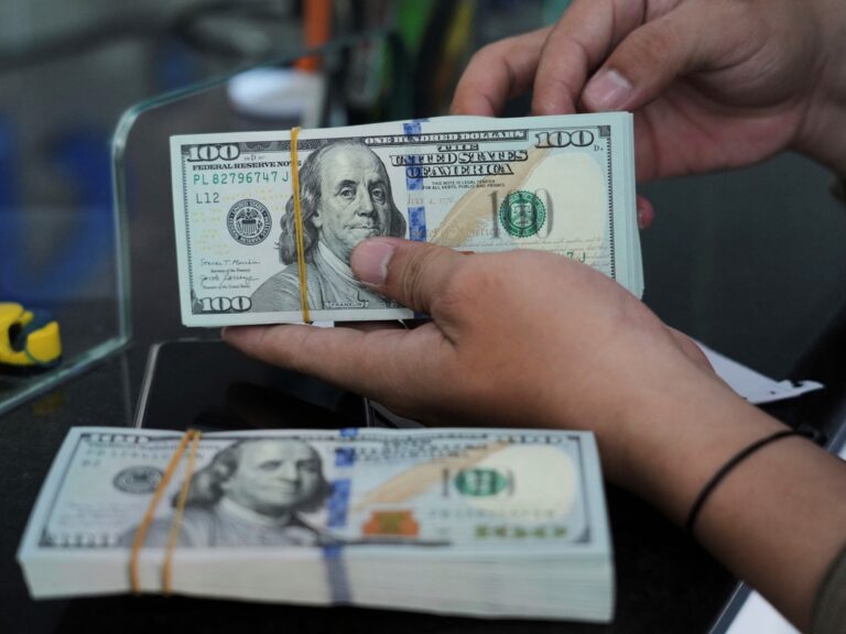 Dólares del colchón: cómo activar el nuevo "tapón fiscal" para poder gastarlos o invertir