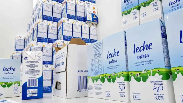 Cae un gigante lácteo: siete meses sin pagar sueldos, 700 familias a la deriva y 150 productores perjudicados