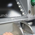 Fraudes más comunes en cajeros: clonación de tarjetas, trampas en dispensadores y engaños en la calle - Infobae