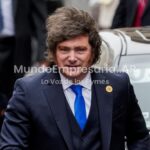 Milei, sobre el dólar: "Si nos vienen a correr, vamos a tener con qué enfrentarlos" - Clarin.com