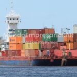 El paro de prácticos genera un caos en el comercio exterior de la Argentina - La Nación