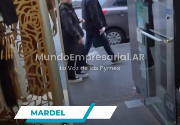 Pueden creer que estamos quedando solas literal en la cuadra porque este local de este lado se fue h