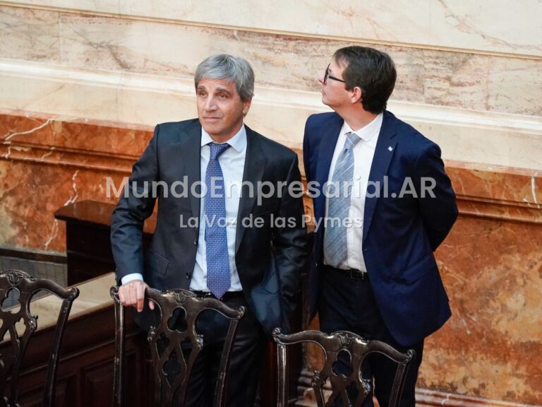 El mayor ajuste del año: el Gobierno recortó 10% el gasto en agosto para compensar la baja en la recaudación - Clarin.com