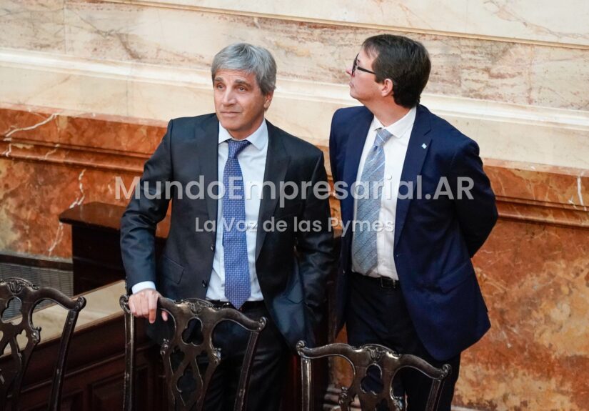 El mayor ajuste del año: el Gobierno recortó 10% el gasto en agosto para compensar la baja en la recaudación - Clarin.com