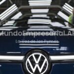 Tremenda crisis de la industria automotriz alemana: VW recortará 50 mil empleos más - La Prensa Digital