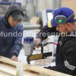 Trabajar más y cobrar menos: la brecha de ingresos se disparó entre trabajadores