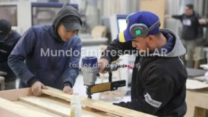 Trabajar más y cobrar menos: la brecha de ingresos se dispar