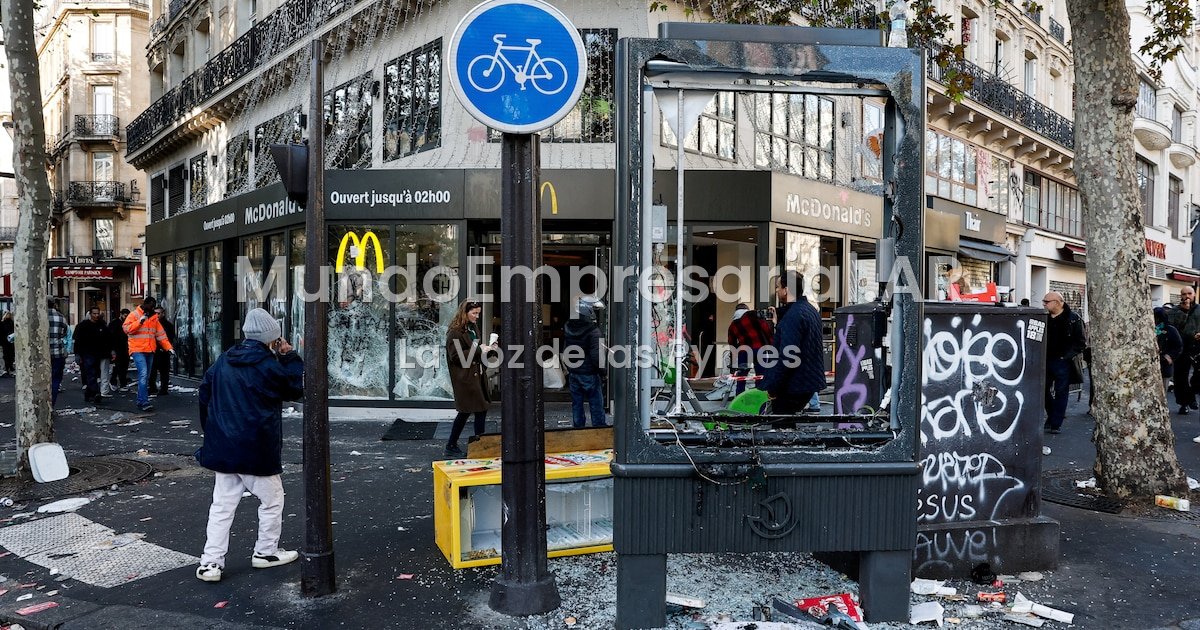 TOQUE DE QUEDA EN FRANCIA: La población francesa protesta por la caída de la calidad de vida y el ajuste del Gobierno de Macron