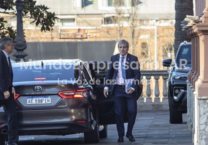 Luis Caputo, Fondo de Garantía de Sustentabilidad (FGS) — El mercado le dobló el brazo a Caputo que fracasó en su intento de frenar el dólar y la caída de los bonos